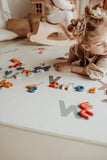 2-in-1 puzzelmat en opbergbox Play & Go - EEVAA Alphabet / Terrazzo (180x180cm)